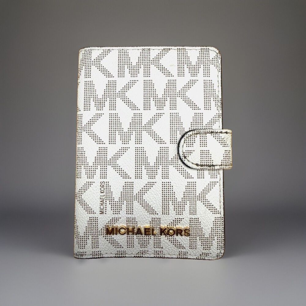 Michael Kors Jet Set Travel Passport Case/Wallet - Vanilla Color Way NWOT